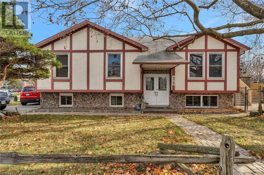 979 Garth Street, Hamilton, Ontario L9C4L