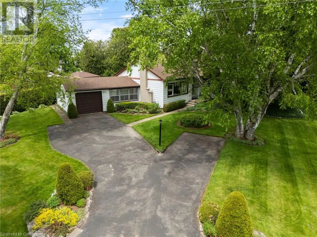 12 Carrington Court, Ancaster, Ontario L9G1R1
