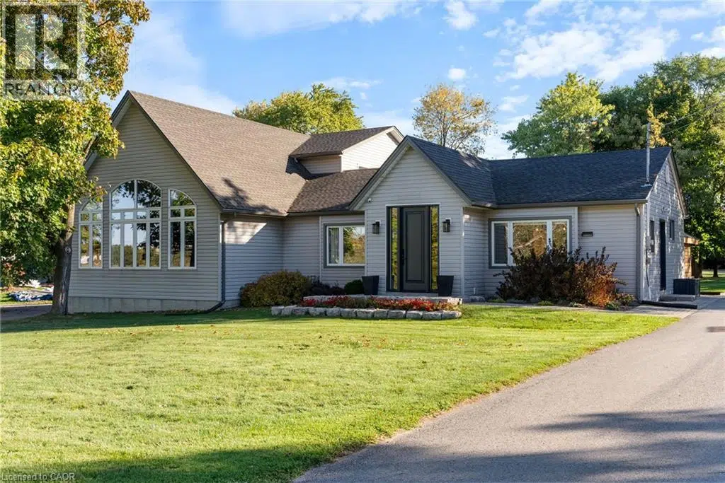 374 Sydenham Road, Hamilton, Ontario L9H5E