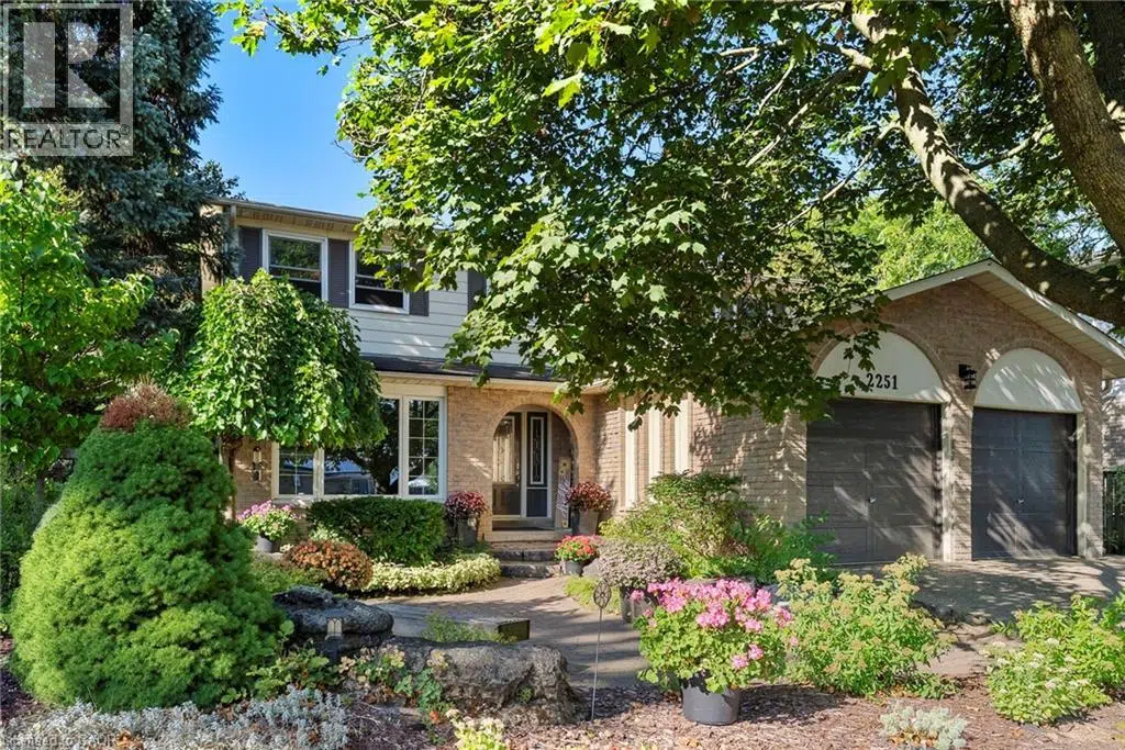 2251 Kirkburn Drive, Burlington, Ontario L7P4E8