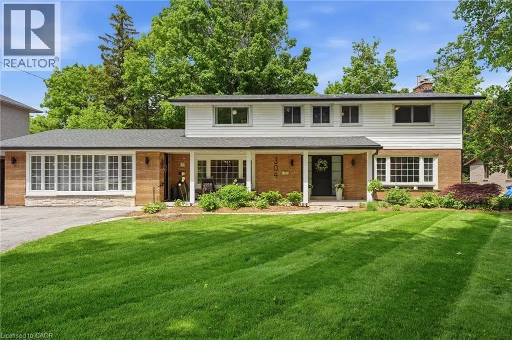 304 Stone Church Road W, Hamilton, Ontario L9B1A4